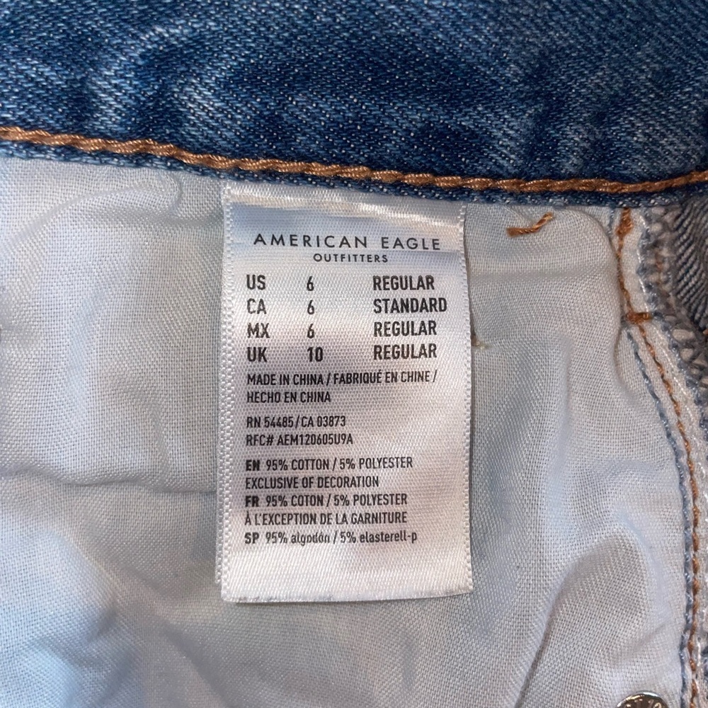 High Rise Ripped Mom Jeans. - Picture 7 of 7